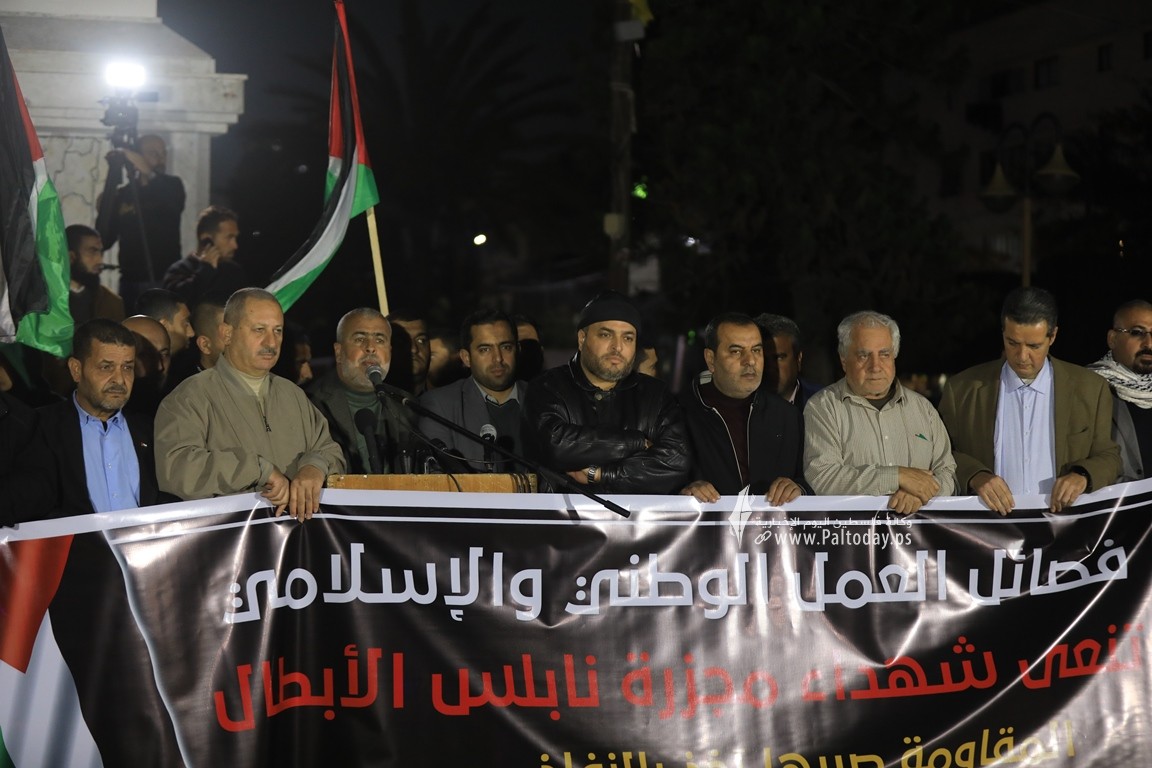 القوى الوطنية والإسلامية  في محافظة غزة وقفة  تضامنًا مع مدينة نابلس وتنديدًا بمجزرة الاحتلال بحق أهلنا هناك (2).JPG