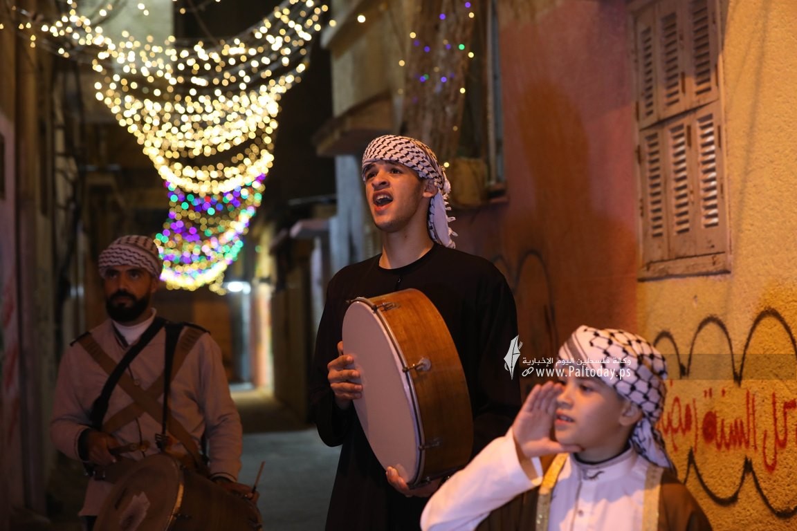 المسحراتي يجوب الشوارع والأزقة والأحياء في فجر ثالث أيام شهر رمضان المبارك (3).jpg
