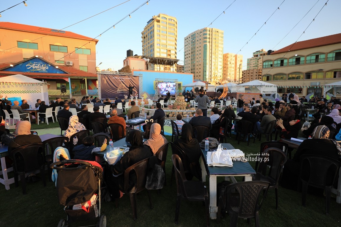 إعلاميون ونشطاء ينظمون مهرجان إعلامي بعنوان سنفطر في القدس (6).JPG