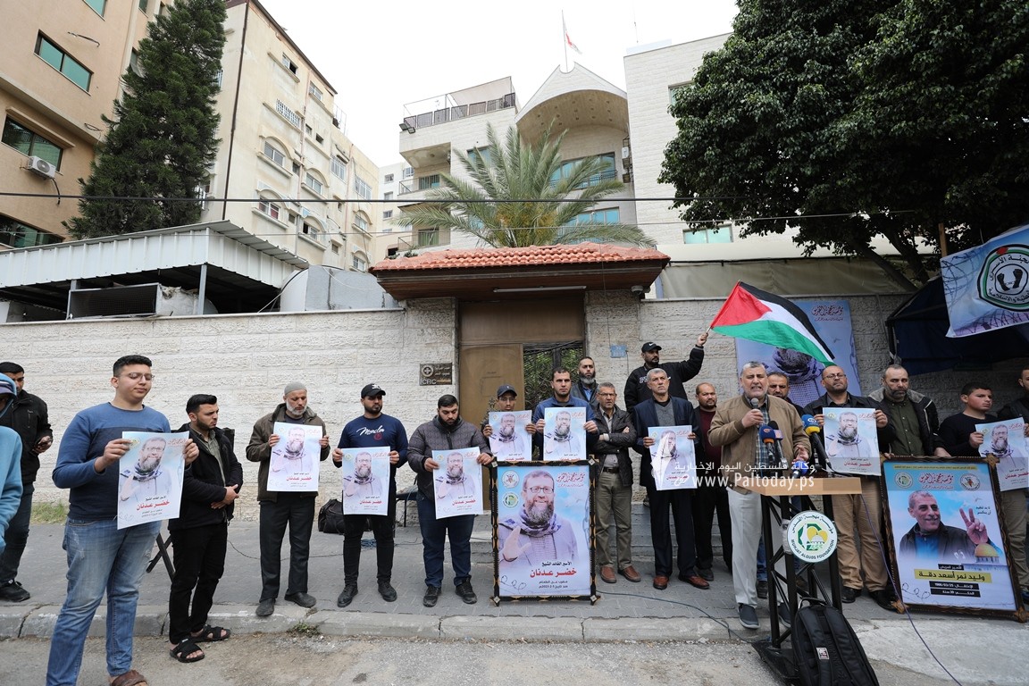 خيمة التضامن مع الشيخ خضر عدنان وسط مدينة غزة تواصل فعالياتها بحضور جماهيري واسع (7).JPG
