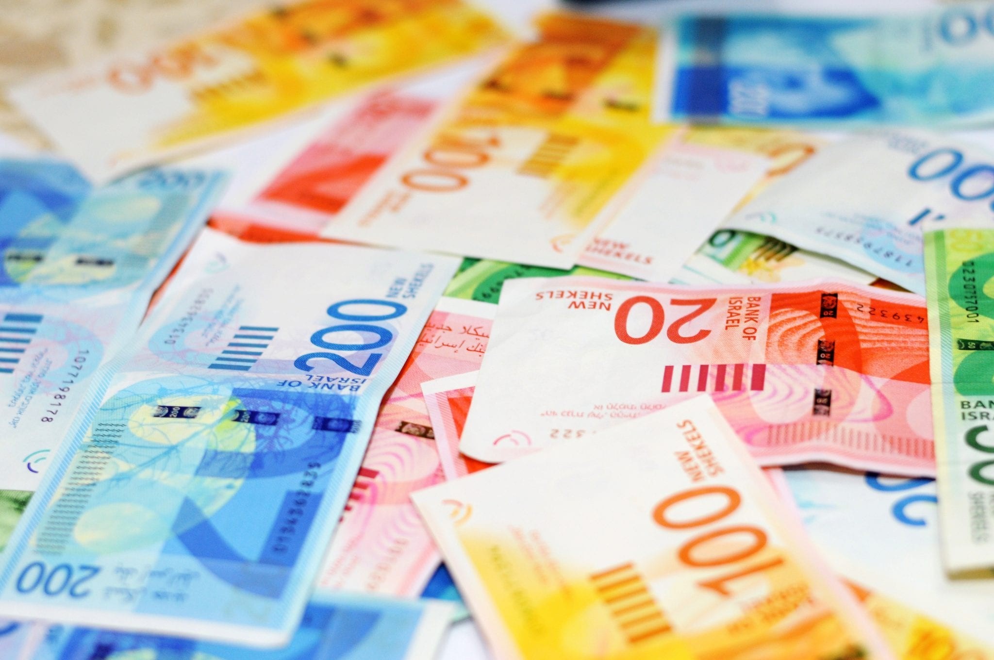 سعر صرف الدولار امام الشيكل اليوم الثلاثاء 12-4-2023