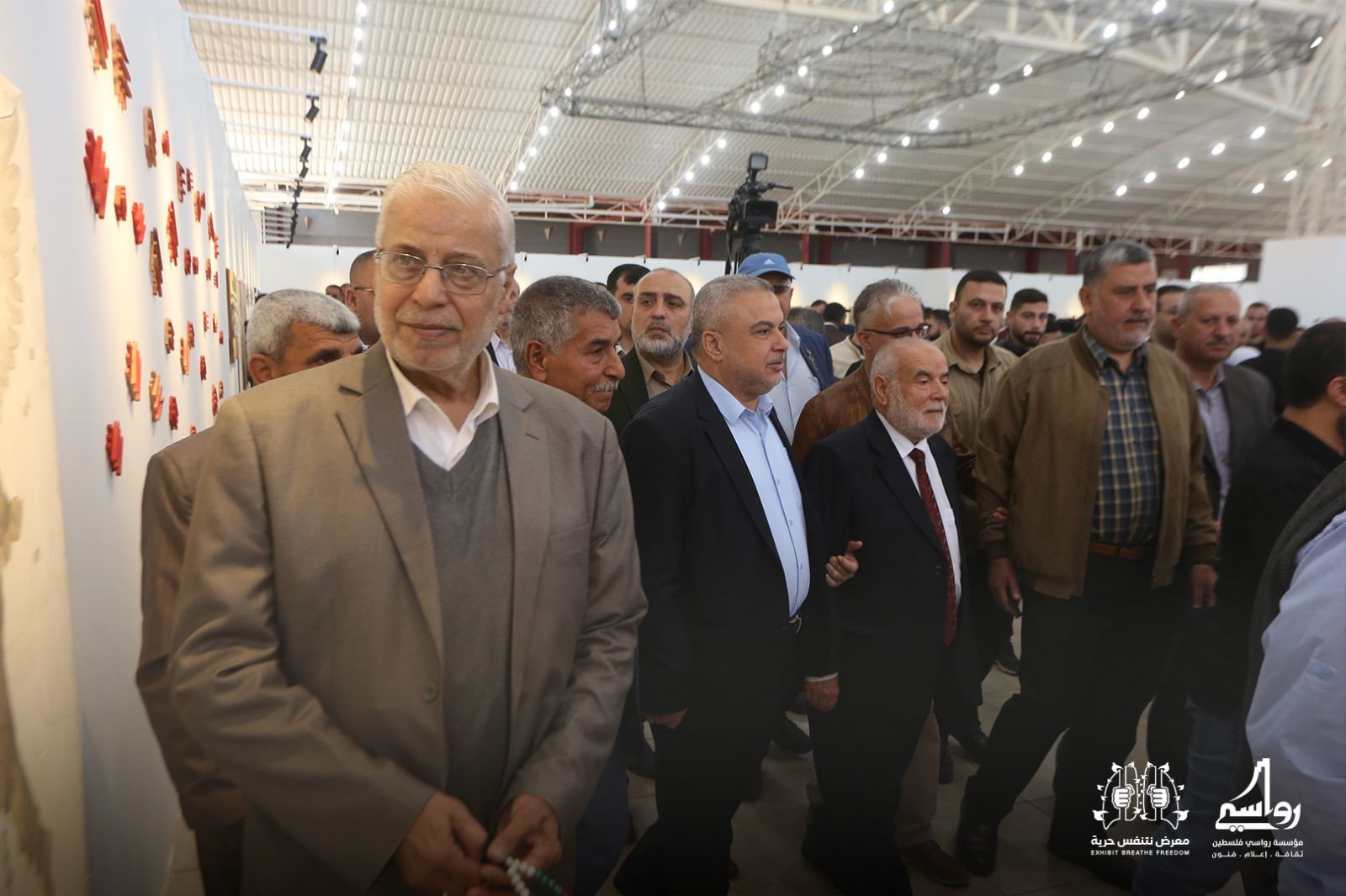 افتتاح المعرض الوطني النوعي الكبير نتنفـس حرية في قاعة الشاليهات الكبرى غرب غزة (12).jpg
