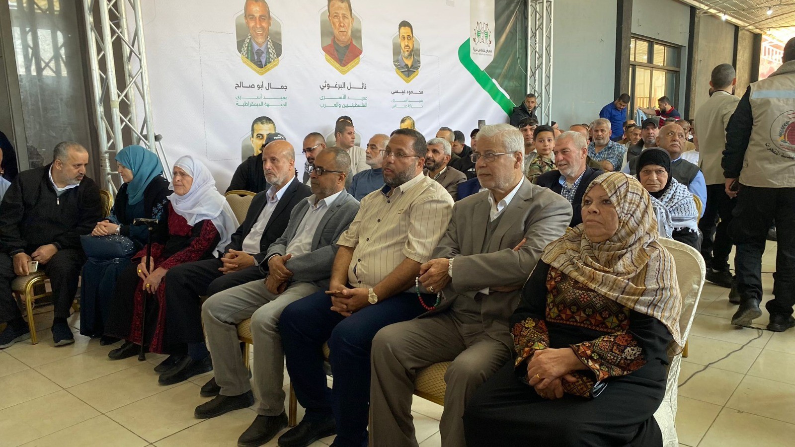 افتتاح المعرض الوطني النوعي الكبير نتنفـس حرية في قاعة الشاليهات الكبرى غرب غزة (14).jpg