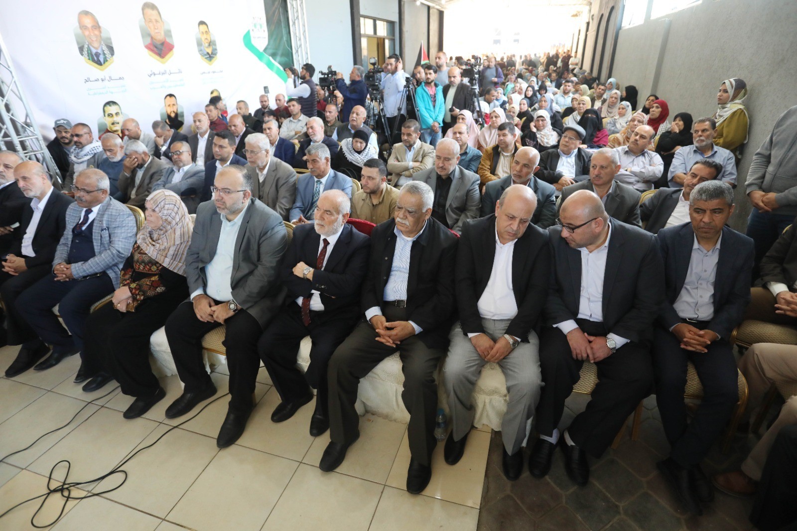 افتتاح المعرض الوطني النوعي الكبير نتنفـس حرية في قاعة الشاليهات الكبرى غرب غزة (4).jpg