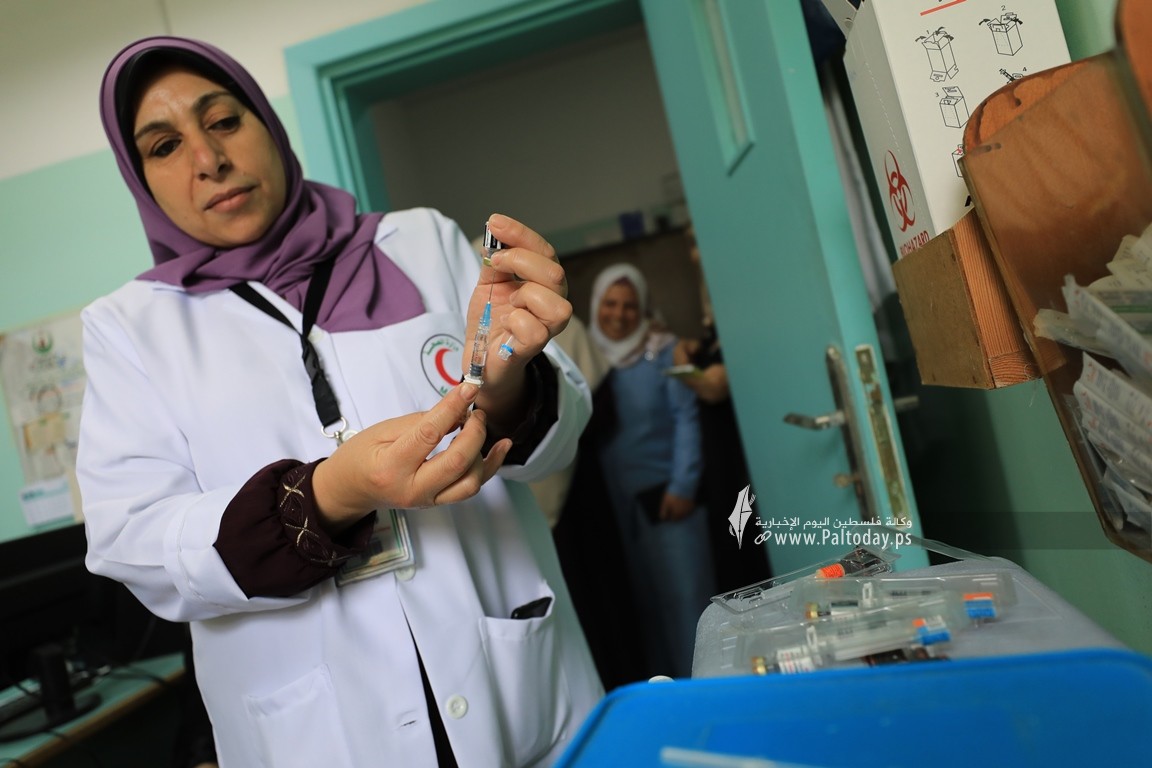 بدء تطعيم حجاج قطاع غزة في المراكز الصحية (8).JPG