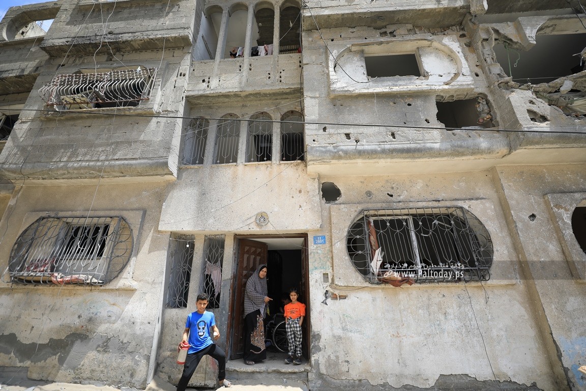 عريس عطا عليان بعد قصف شقته في بيت لاهيا (2).JPG