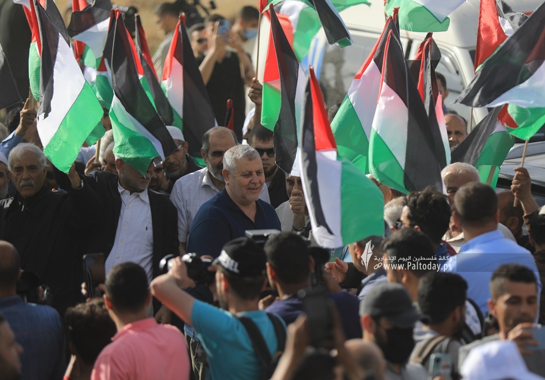 الاحتلال يقمع مسيرة العلم الفلسطيني شرق مدينة غزة (26).JPG