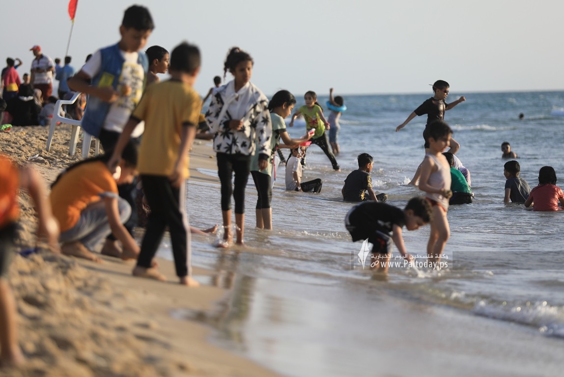  شاطئ بحر غزة المتنفّس الوحيد لأهالي القطاع المحاصر (8).JPG