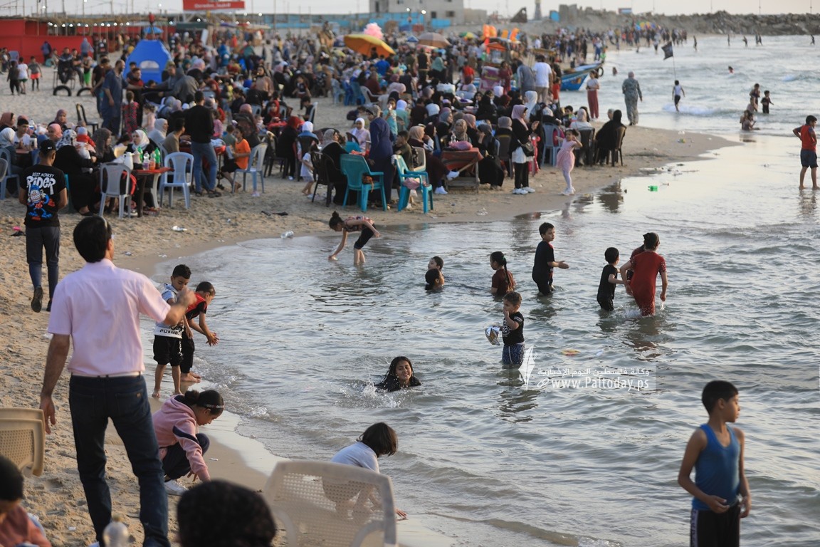  شاطئ بحر غزة المتنفّس الوحيد لأهالي القطاع المحاصر (16).JPG