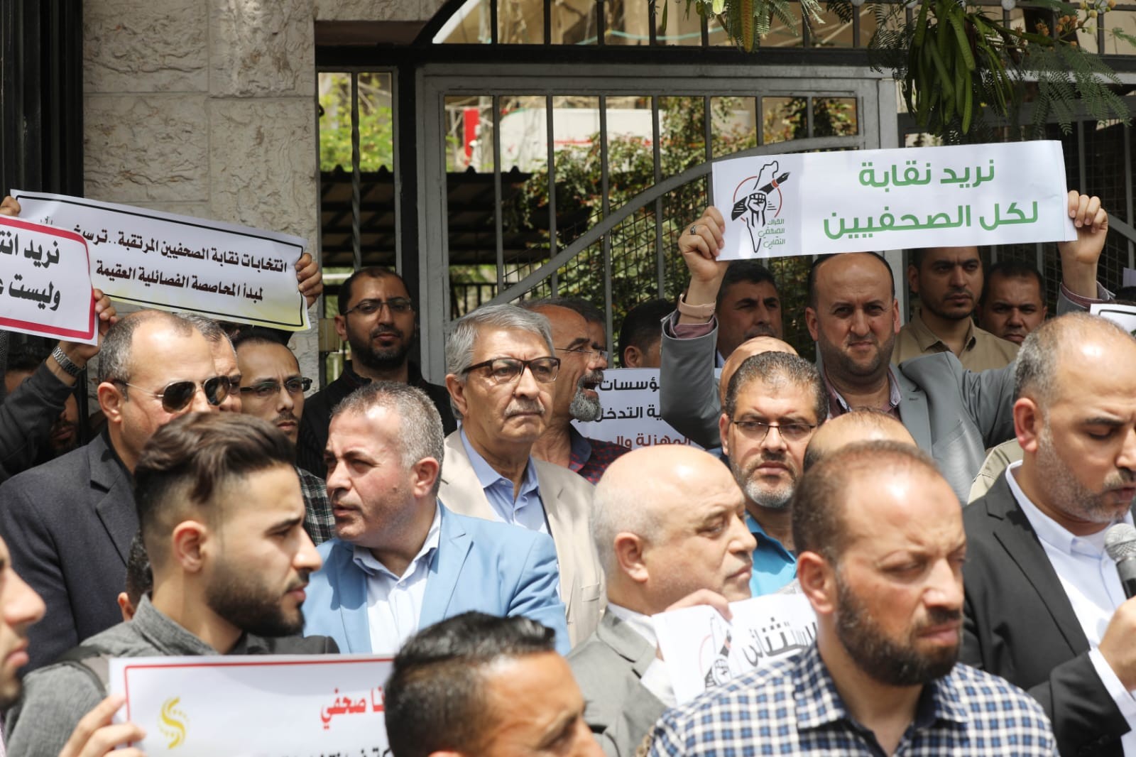 صور من الاعتصام الذي نظمه حراك الصحفيين ضد انتخابات نقابة الصحفيين (1).jpg