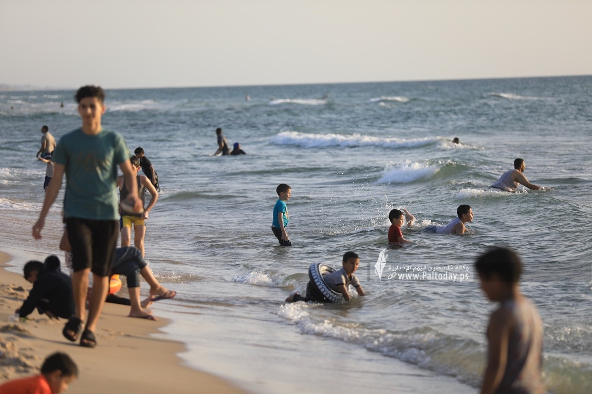  شاطئ بحر غزة المتنفّس الوحيد لأهالي القطاع المحاصر (11).JPG