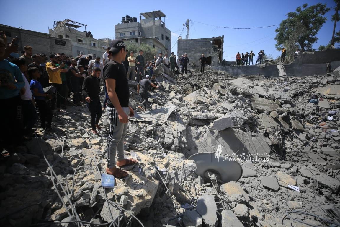 دمار واسع جراء قصف الاحتلال منزلاً في بيت لاهيا شمال قطاع غزة (12).jpeg