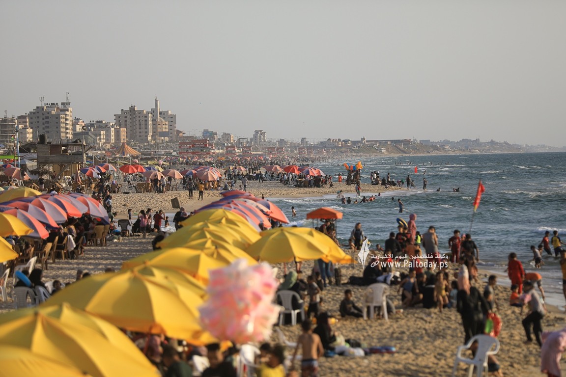  شاطئ بحر غزة المتنفّس الوحيد لأهالي القطاع المحاصر (4).JPG
