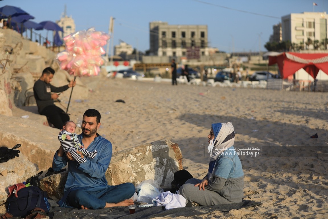  شاطئ بحر غزة المتنفّس الوحيد لأهالي القطاع المحاصر (7).JPG