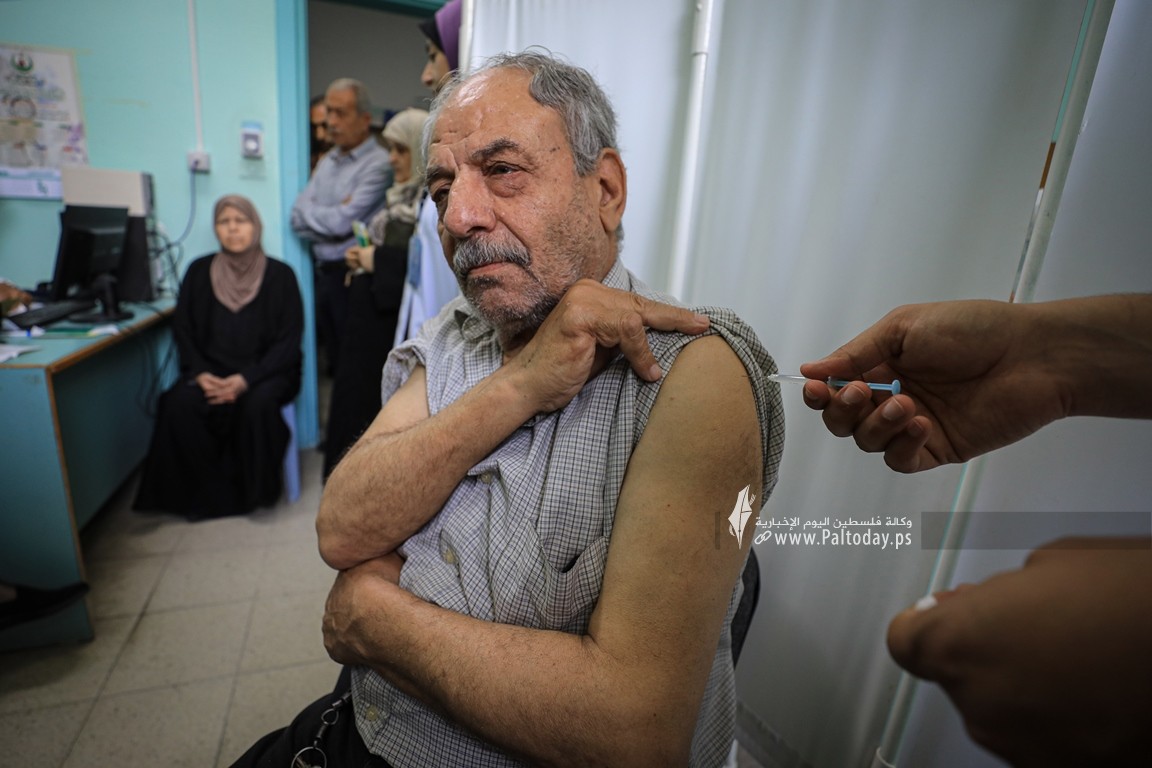 بدء تطعيم حجاج قطاع غزة في المراكز الصحية (13).JPG
