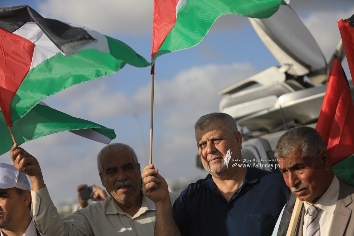 الاحتلال يقمع مسيرة العلم الفلسطيني شرق مدينة غزة (28).JPG