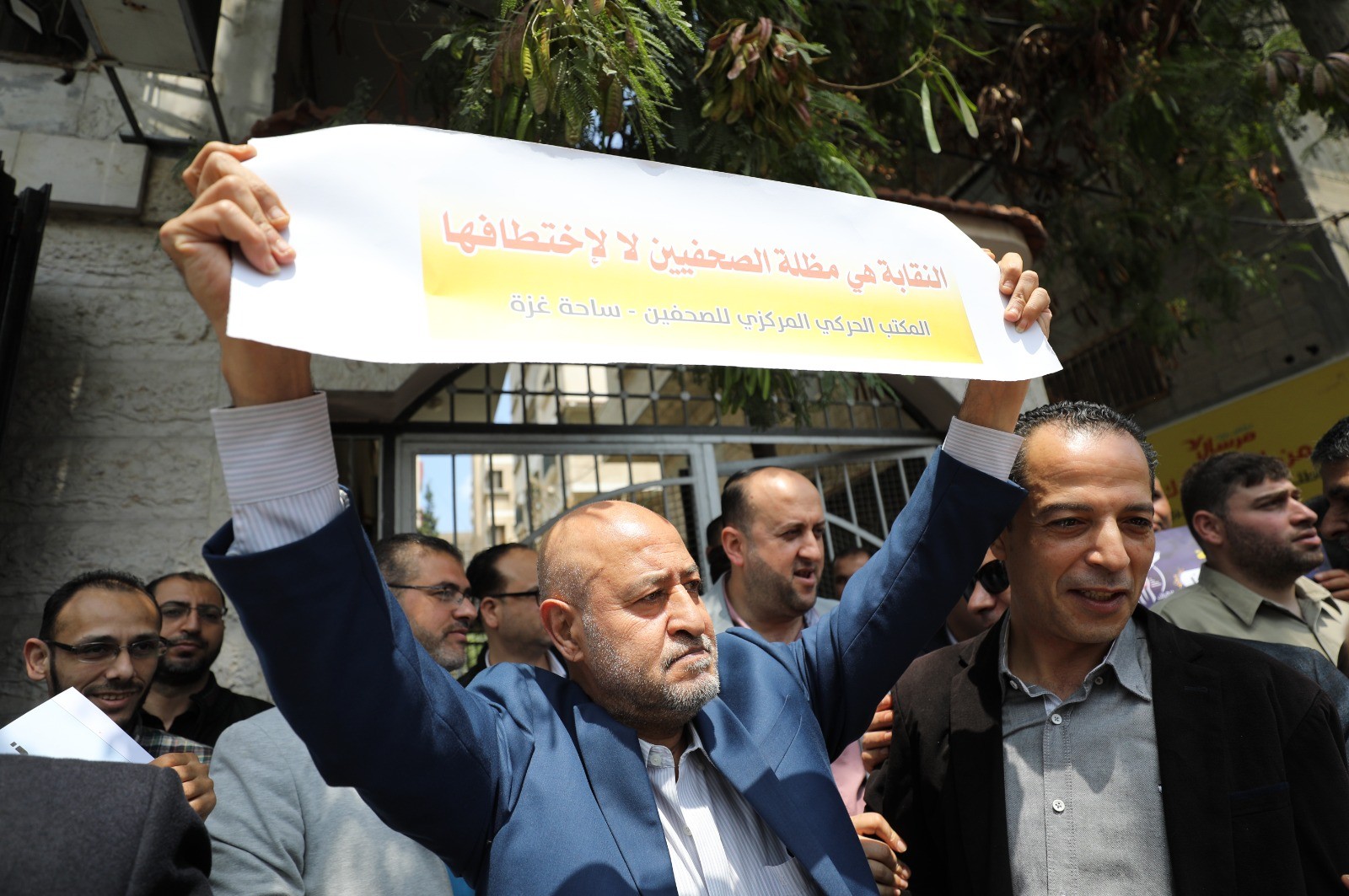 صور من الاعتصام الذي نظمه حراك الصحفيين ضد انتخابات نقابة الصحفيين (9).jpg