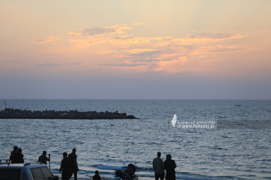  شاطئ بحر غزة المتنفّس الوحيد لأهالي القطاع المحاصر (20).JPG