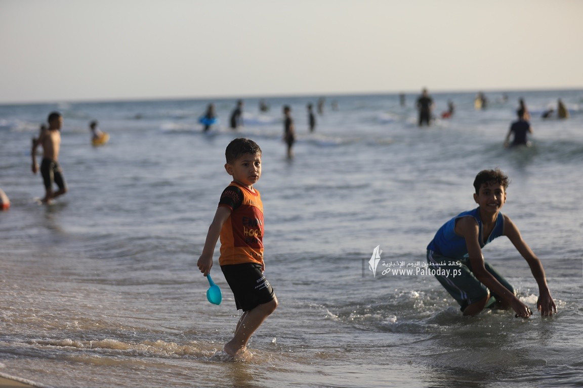  شاطئ بحر غزة المتنفّس الوحيد لأهالي القطاع المحاصر (9).JPG