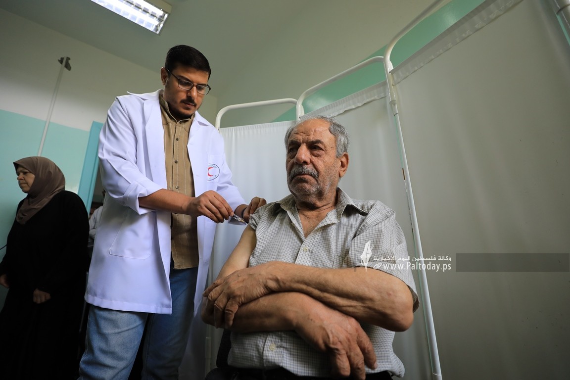 بدء تطعيم حجاج قطاع غزة في المراكز الصحية (12).JPG