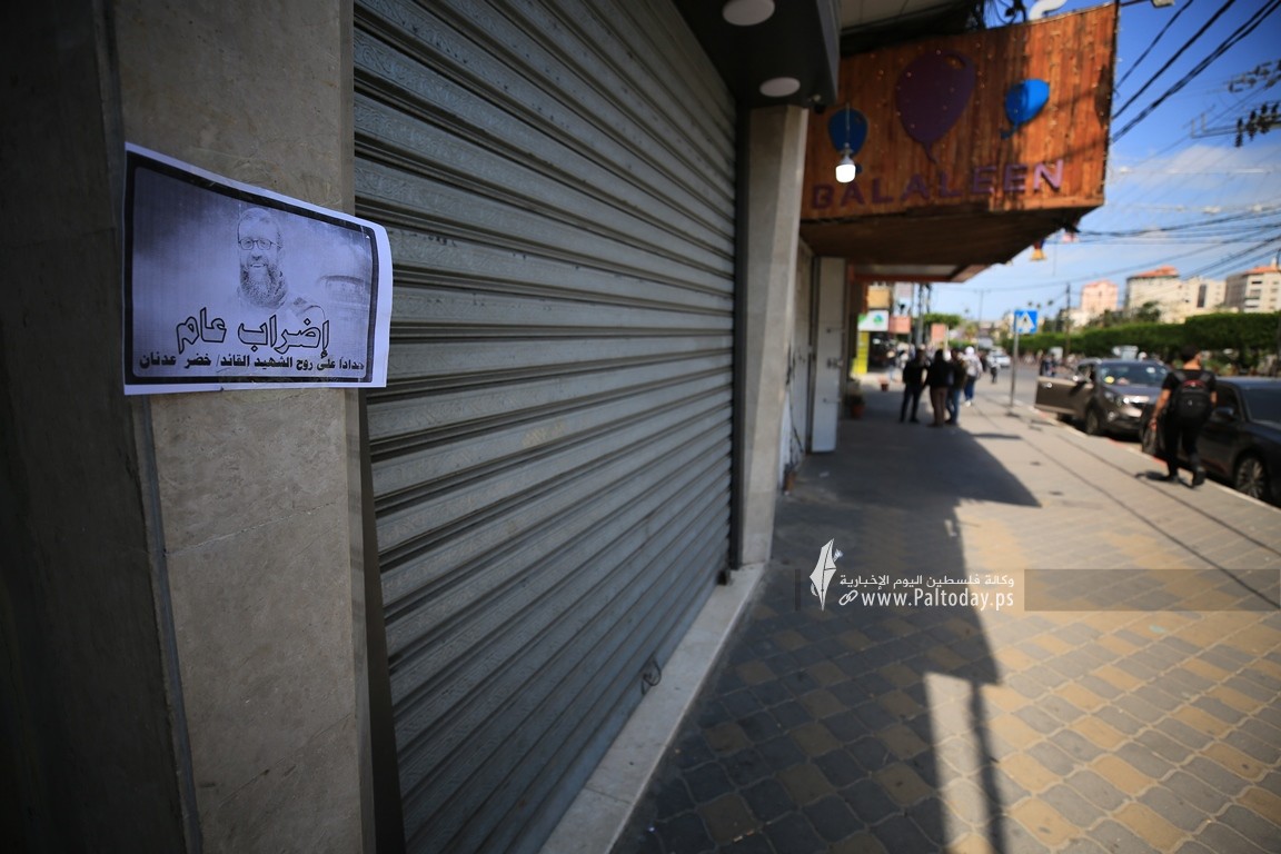 اضراب شامل وإغلاق المحال التجارية في غزة حداداً على الشهيد خضر عدنان (15).JPG