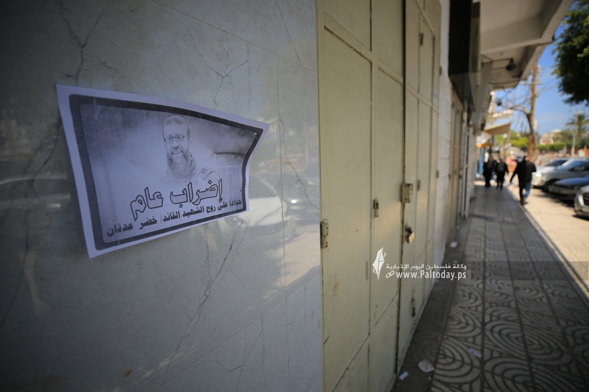 اضراب شامل وإغلاق المحال التجارية في غزة حداداً على الشهيد خضر عدنان (12).JPG