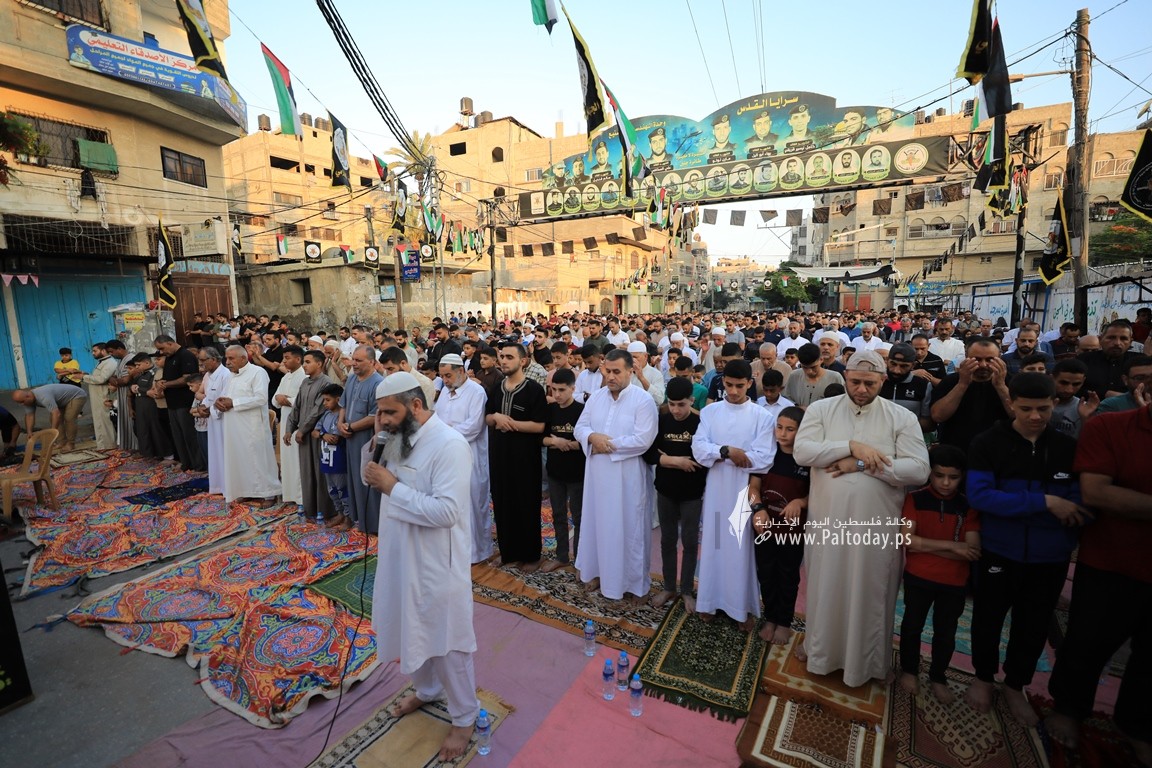  الجهاد الإسلامي تقيم صلاة عيد الأضحى في العراء بمدينة غزة (9).JPG