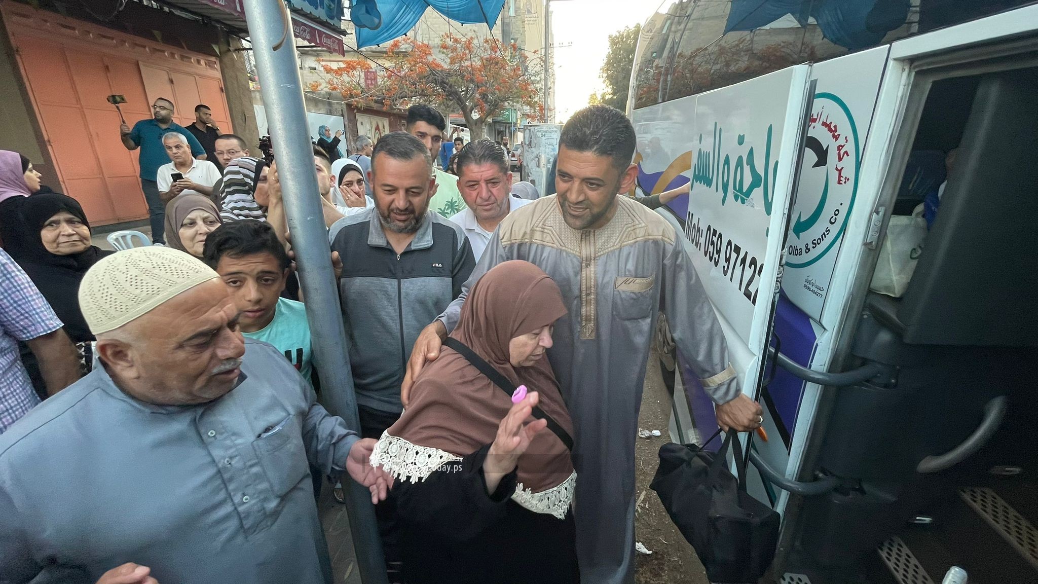تجمع حجاج غزة استعدادا لمغادرتهم وأداء مناسك الحج (6).jpg