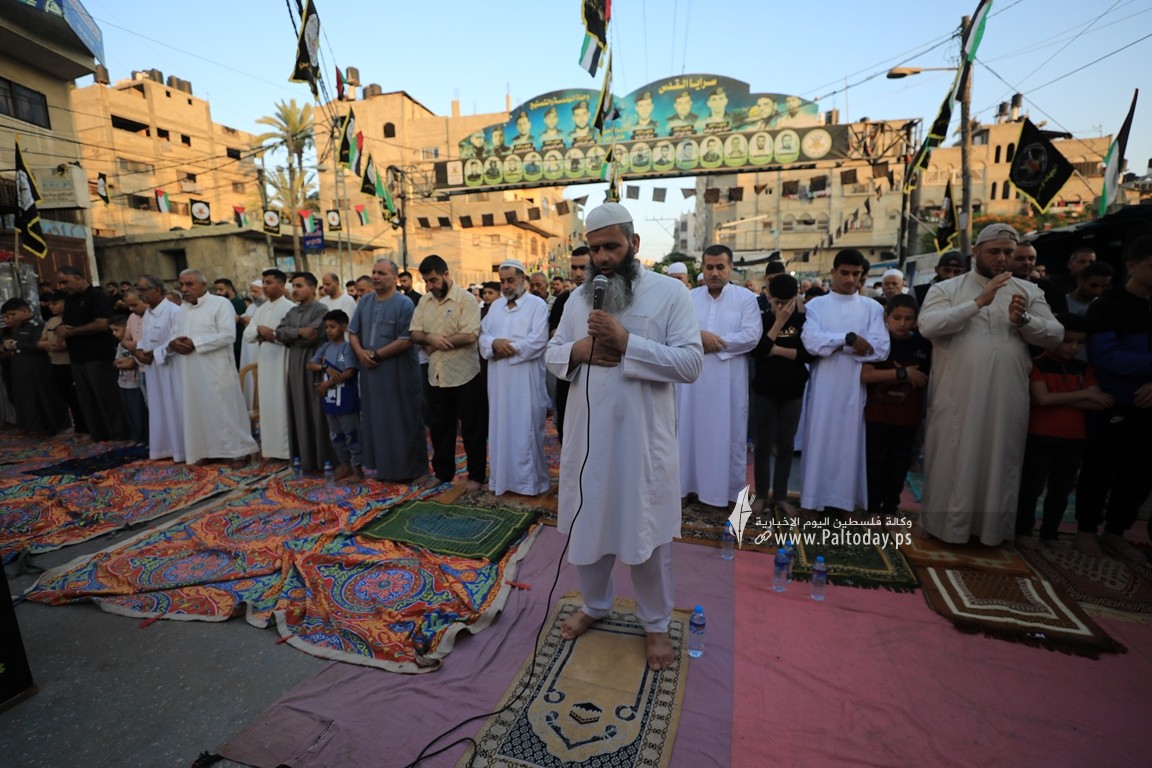  الجهاد الإسلامي تقيم صلاة عيد الأضحى في العراء بمدينة غزة (8).JPG