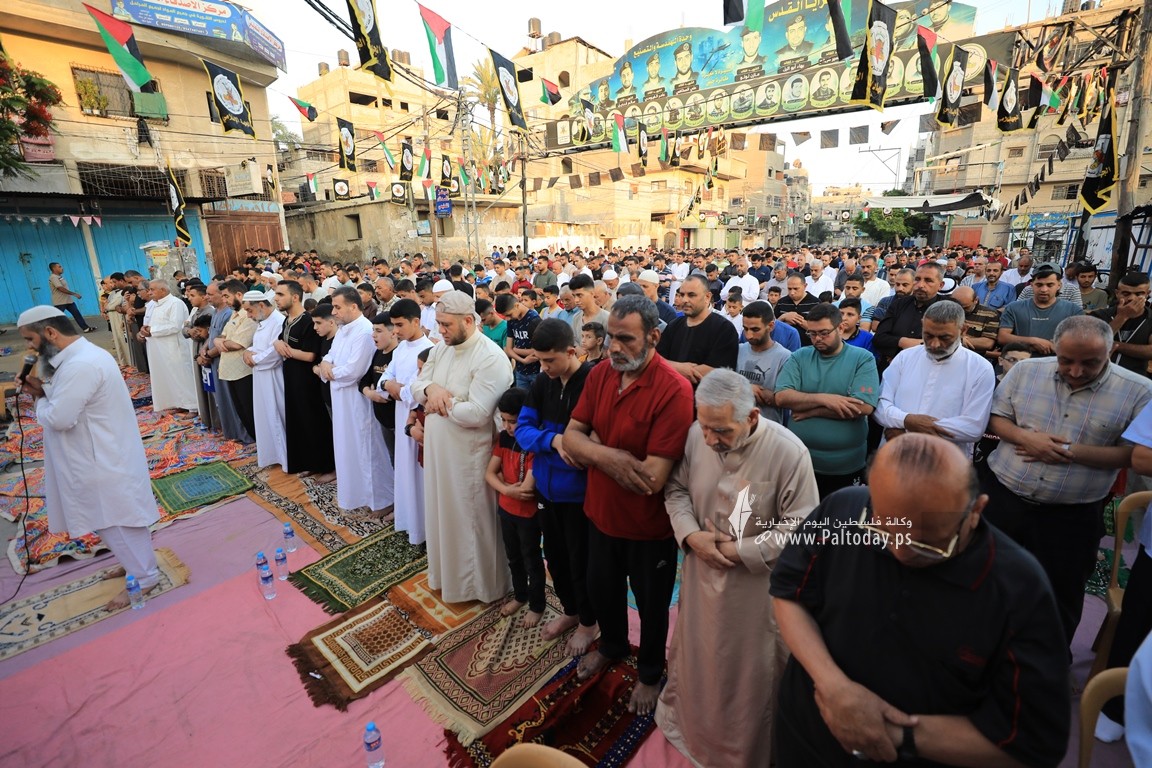  الجهاد الإسلامي تقيم صلاة عيد الأضحى في العراء بمدينة غزة (10).JPG