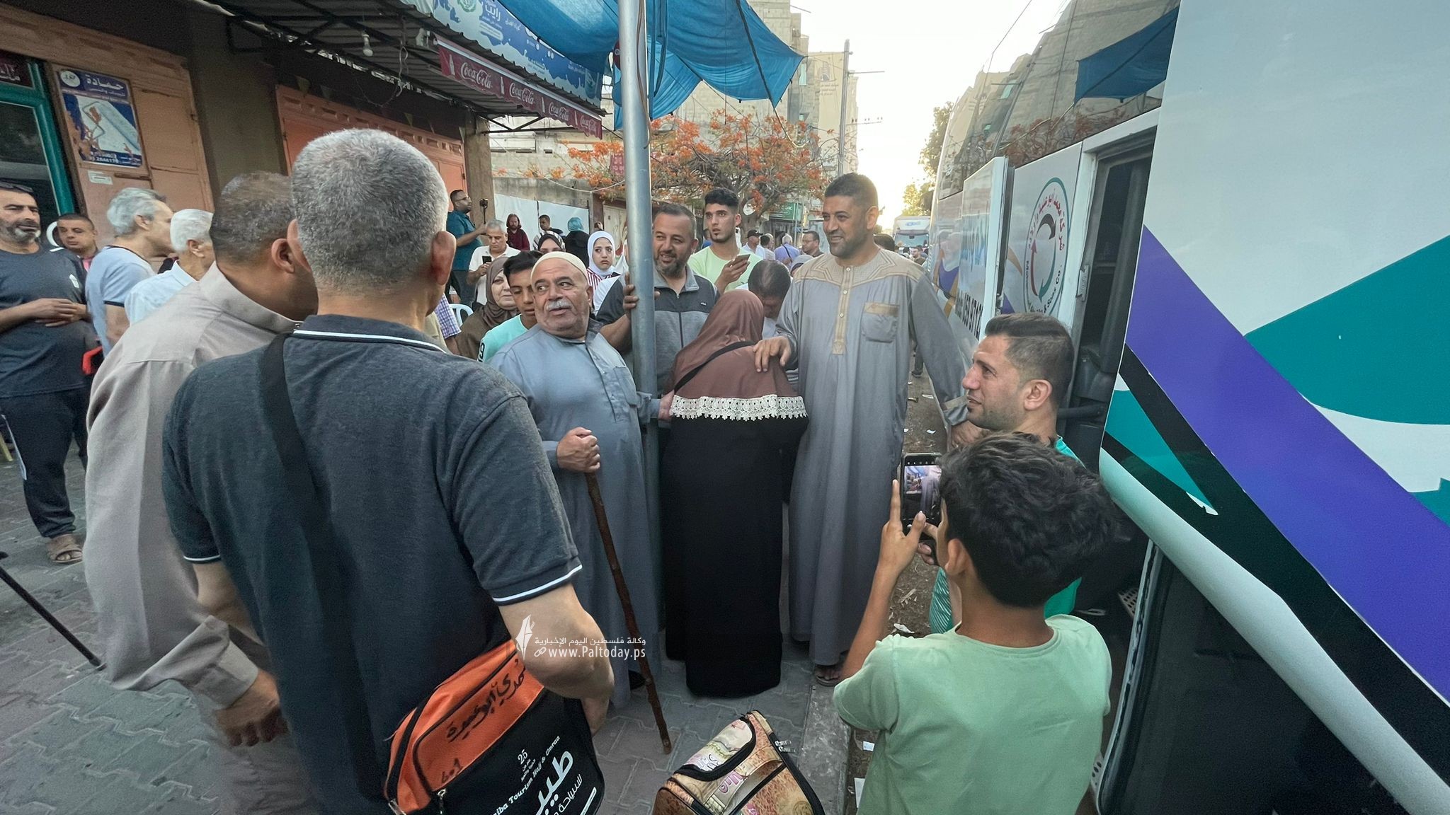 تجمع حجاج غزة استعدادا لمغادرتهم وأداء مناسك الحج (7).jpg
