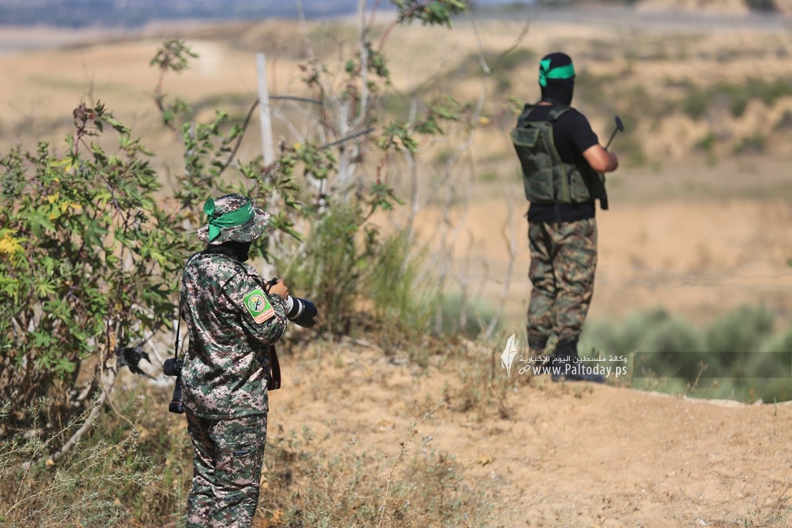 كتائب القسام تنظم عرضا عسكريا شرق المحافظة الوسطى تزامناً مع ذكرى عملية موقع أبو مطيبق العسكري (2).JPG