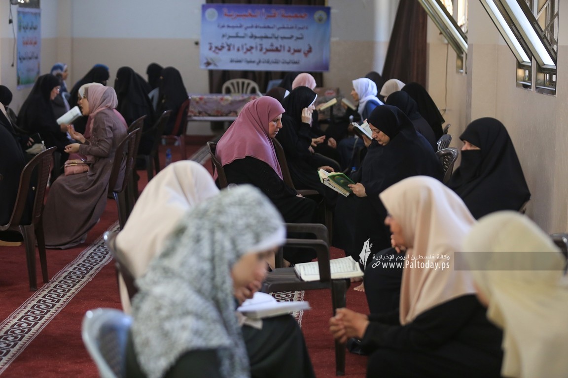   اللجنة الدعوية وجمعية اقرأ تنظم  السرد القرآني لعشرة أجزاء للطالبات الحافظات للقرآن الكريم (15).JPG