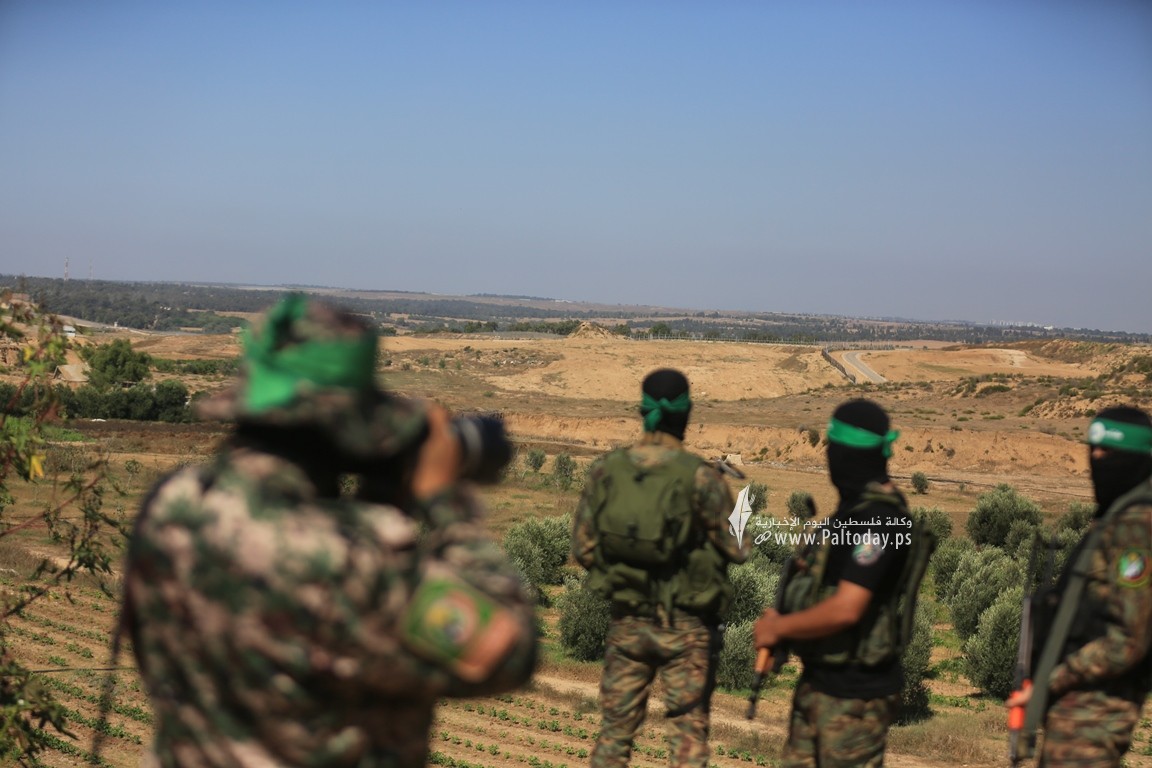 كتائب القسام تنظم عرضا عسكريا شرق المحافظة الوسطى تزامناً مع ذكرى عملية موقع أبو مطيبق العسكري (5).JPG