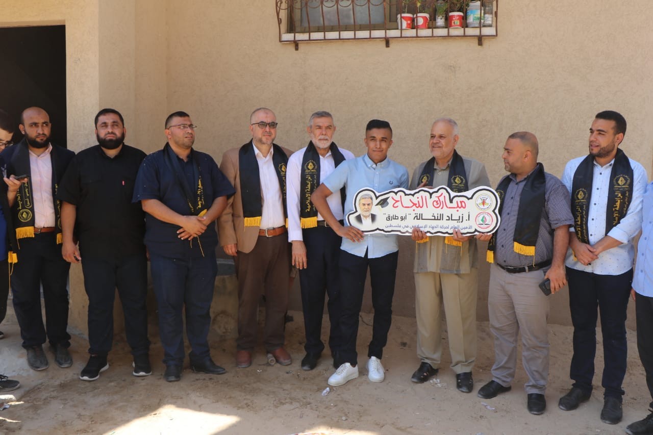 مال حسام شملخ ابن الشهيد القائد حسام شملخ  بمناسبة تفوقه في الثانوية العامة (1).jpeg