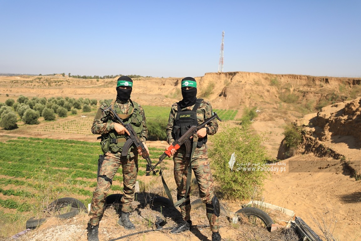 كتائب القسام تنظم عرضا عسكريا شرق المحافظة الوسطى تزامناً مع ذكرى عملية موقع أبو مطيبق العسكري (11).JPG