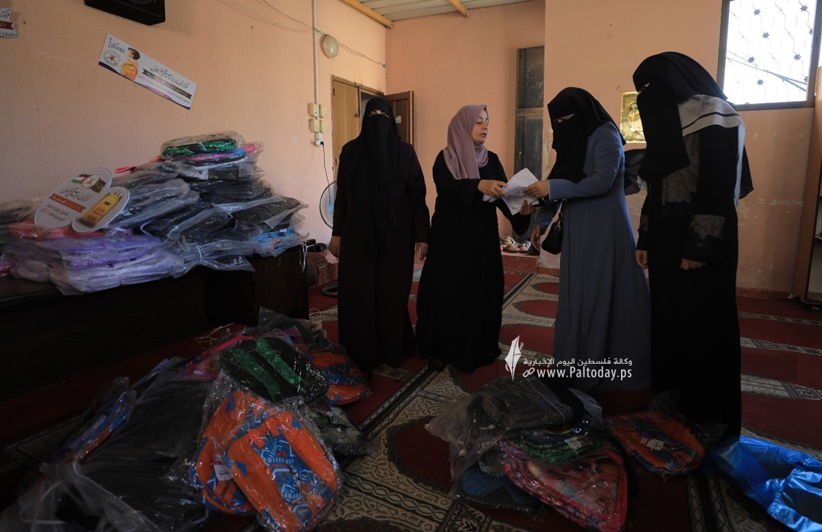 دائرة العمل الخيري التابعة لحركة الجهاد تنفذ مشروع الحقيبة المدرسية في غزة (11).JPG