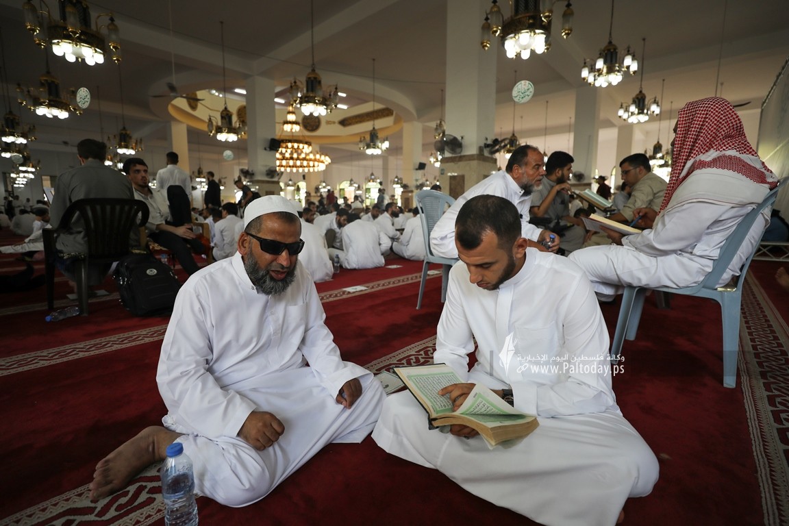 1471حافظ وحافظة يسردون القراءن الكريم كاملا في مساجد القطاع اليوم (8).JPG
