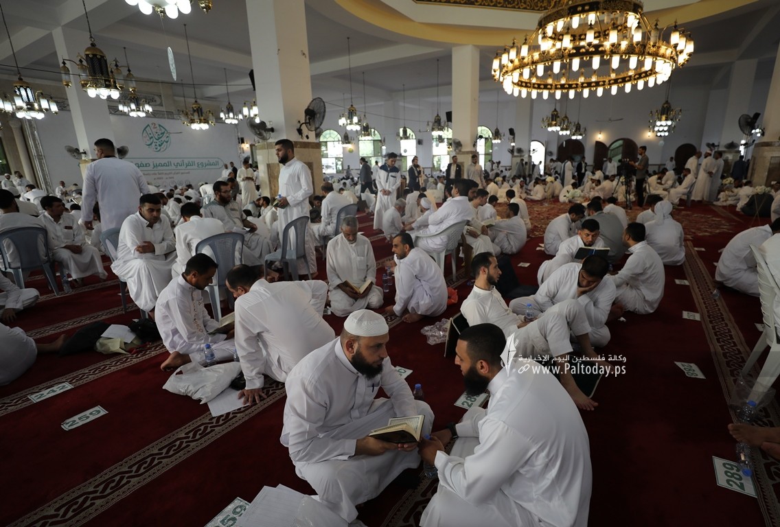1471حافظ وحافظة يسردون القراءن الكريم كاملا في مساجد القطاع اليوم (7).JPG