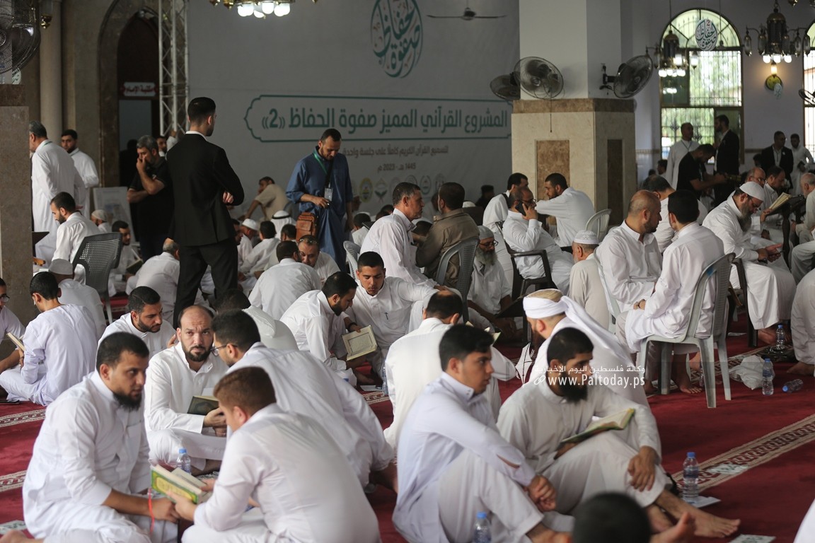 1471حافظ وحافظة يسردون القراءن الكريم كاملا في مساجد القطاع اليوم (19).JPG