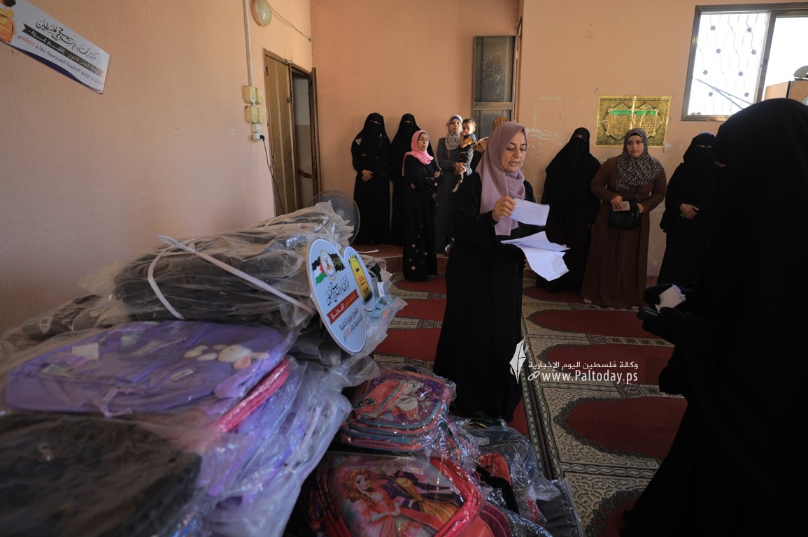 دائرة العمل الخيري التابعة لحركة الجهاد تنفذ مشروع الحقيبة المدرسية في غزة (8).JPG