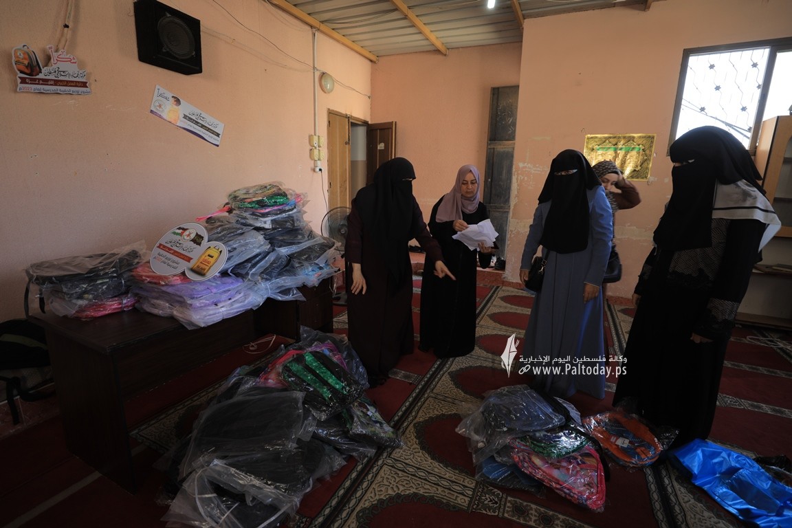 دائرة العمل الخيري التابعة لحركة الجهاد تنفذ مشروع الحقيبة المدرسية في غزة (10).JPG