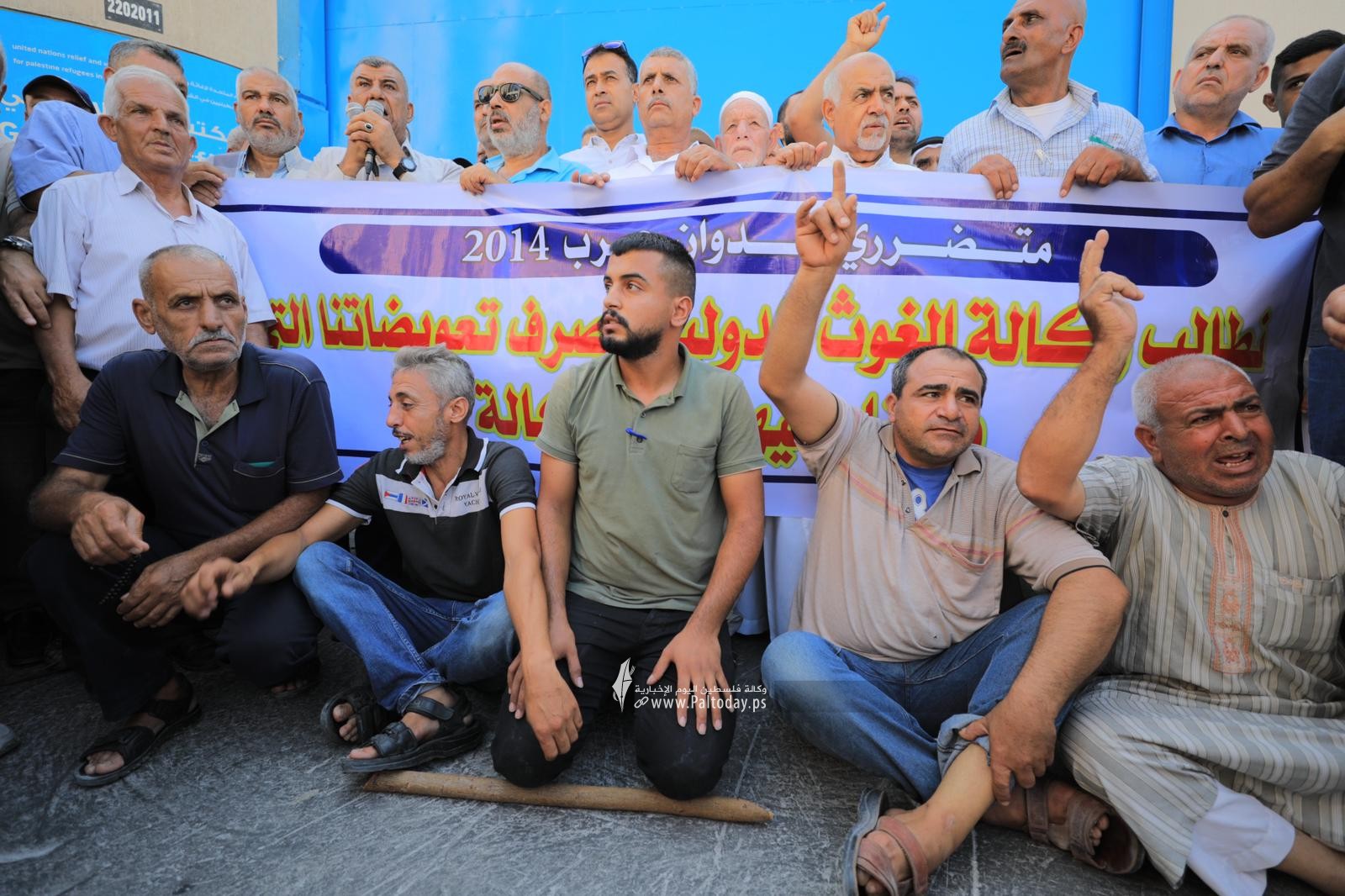 بالصور وقف احتجاجية لمتضرري عدوان الاحتلال أمام بوابة وكالة الغوث بغزة (8).jpeg