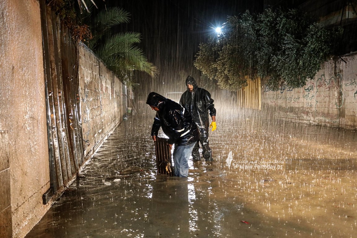  آثار اعصار دانيال الذي وصل فلسطين وأغرق عدد من الشوارع والمنازل بسبب شدة الأمطار (12)