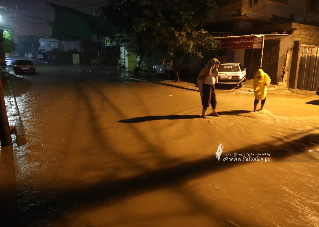  آثار اعصار دانيال الذي وصل فلسطين وأغرق عدد من الشوارع والمنازل بسبب شدة الأمطار (2)