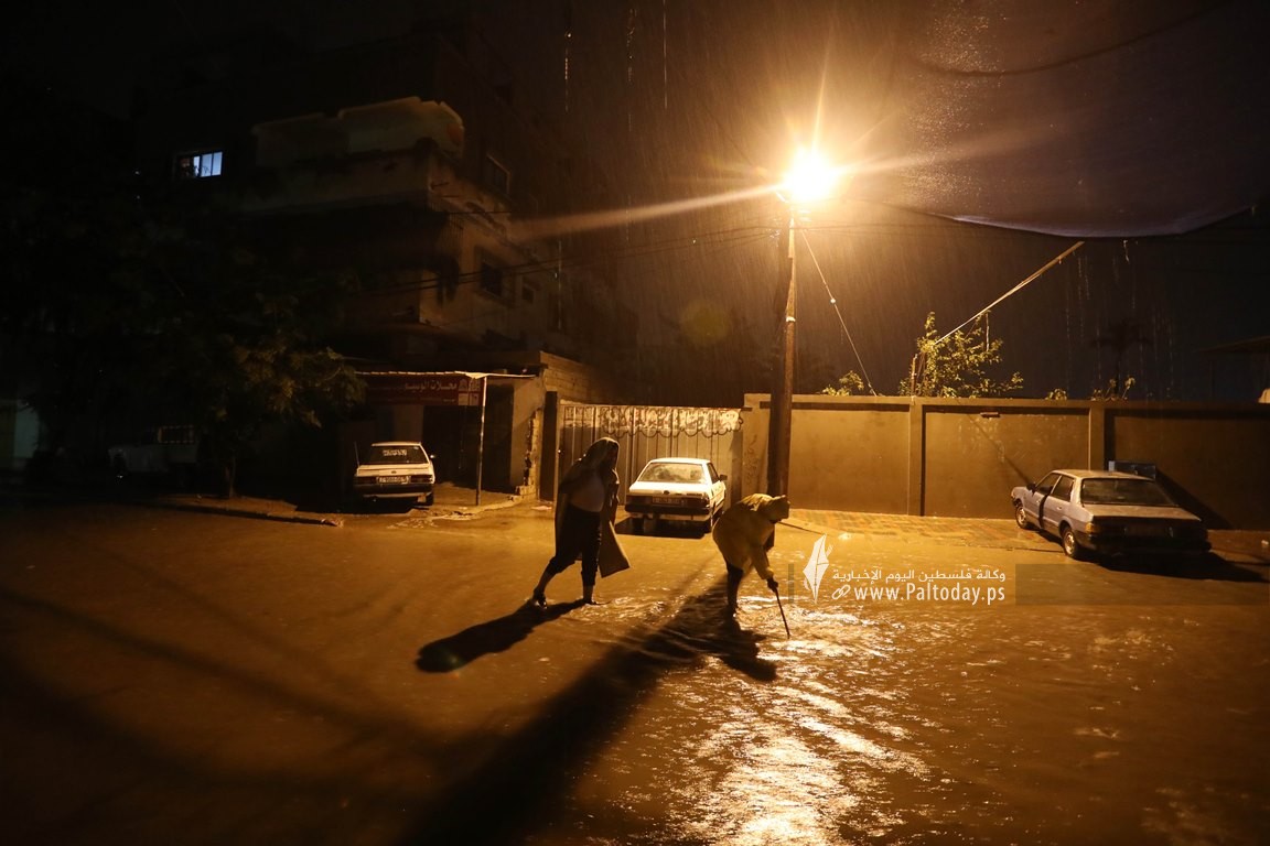 آثار اعصار دانيال الذي وصل فلسطين وأغرق عدد من الشوارع والمنازل بسبب شدة الأمطار (3)