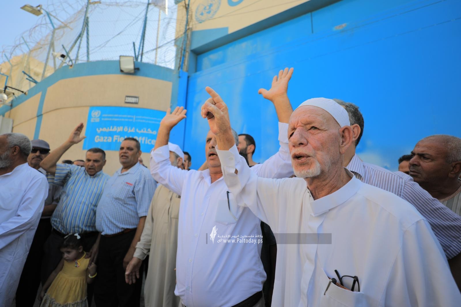 بالصور وقف احتجاجية لمتضرري عدوان الاحتلال أمام بوابة وكالة الغوث بغزة (1).jpeg