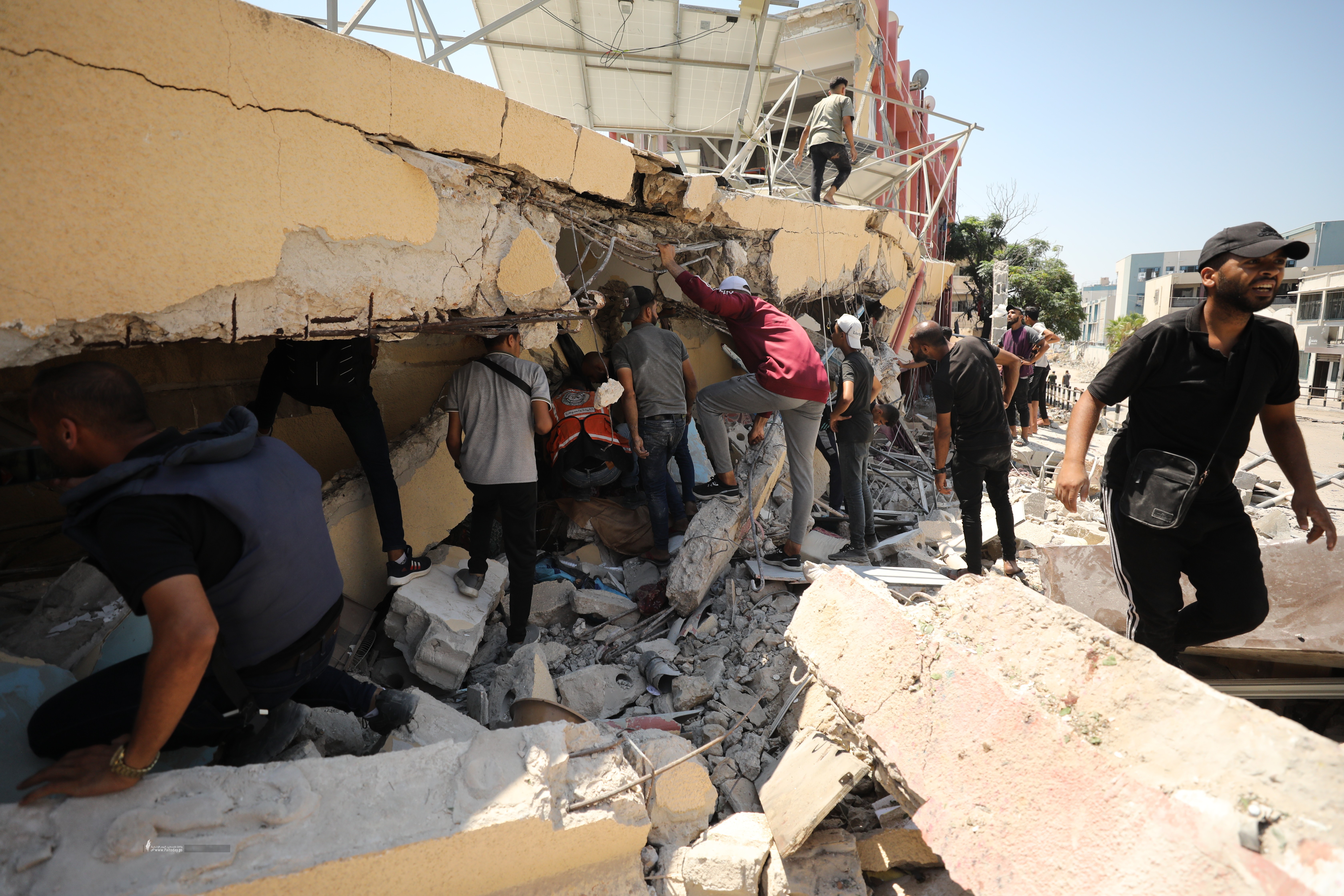صور لمجزرة مدرسة مصطفى حافظ (4).JPG