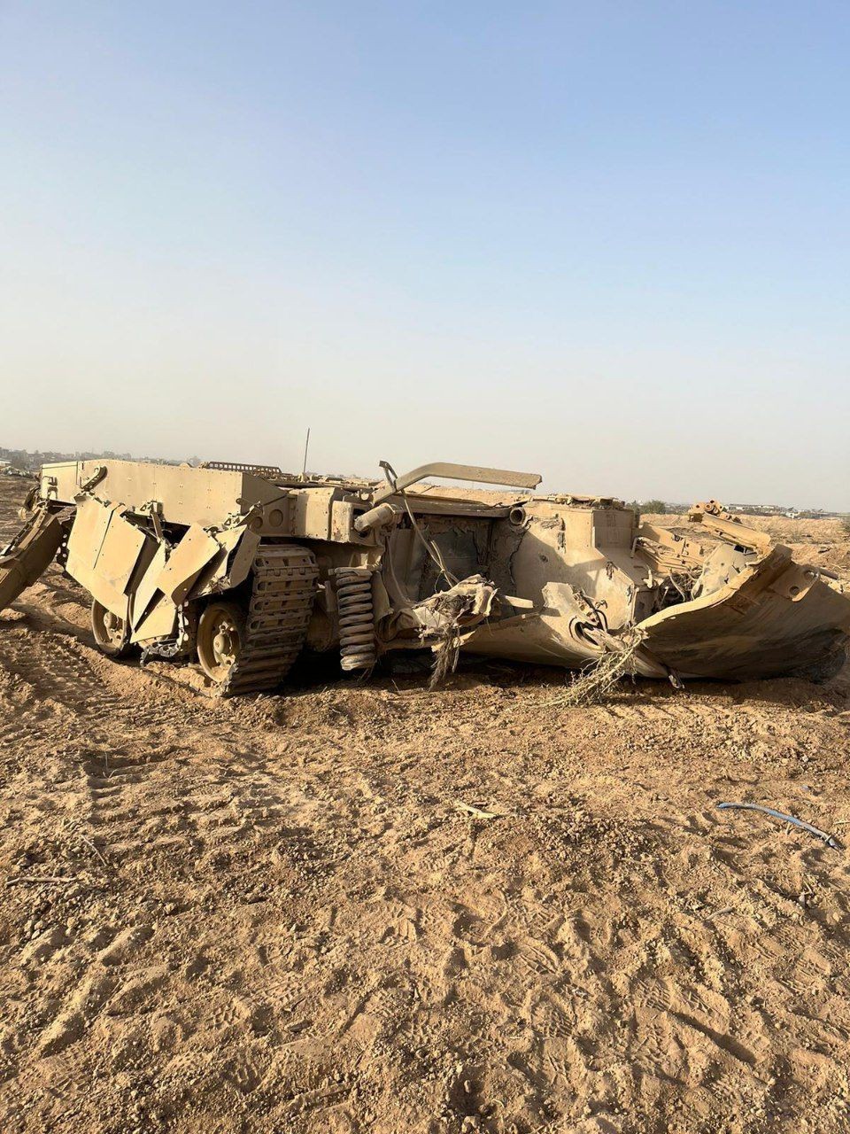 دبابة مدمرة في جباليا