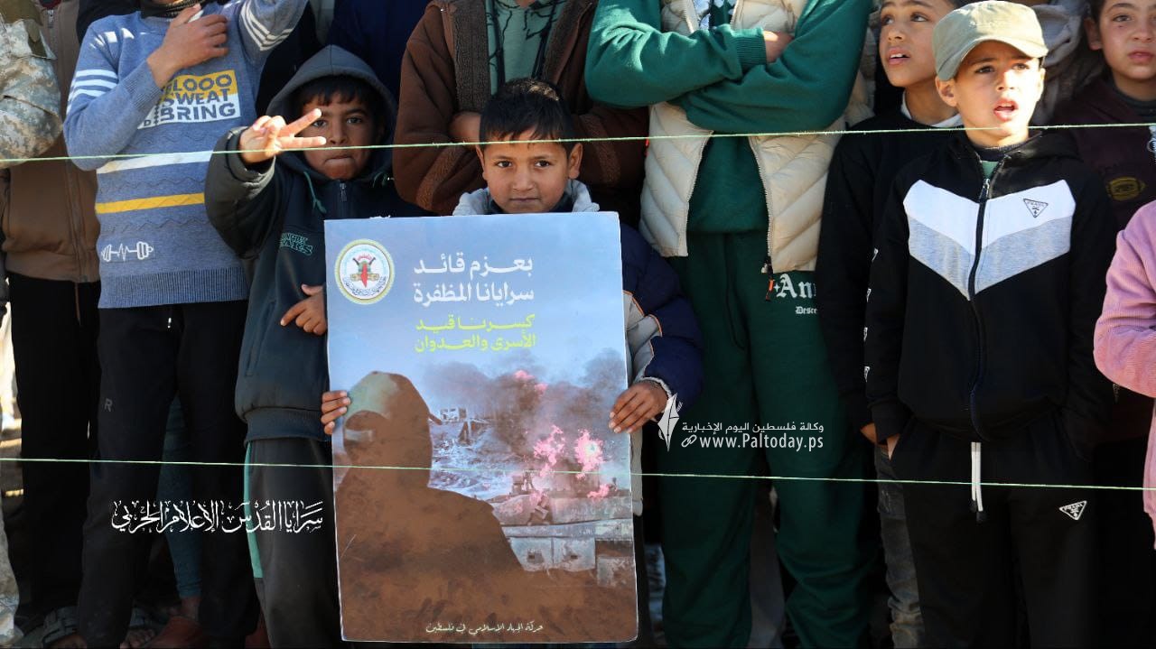 سرايا القدس تنشر صوراً من تسليم الدفعة السادسة من أسرى العدو (2).jpeg